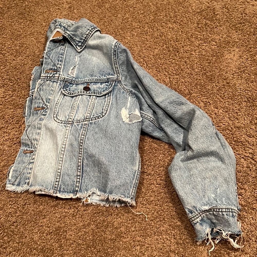 American Eagle Distressed Cropped Jean Jacket